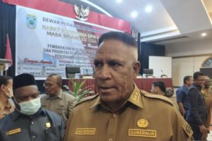 Paulus Waterpauw Layangkan Somasi ke Kuasa Hukum Lukas Enembe