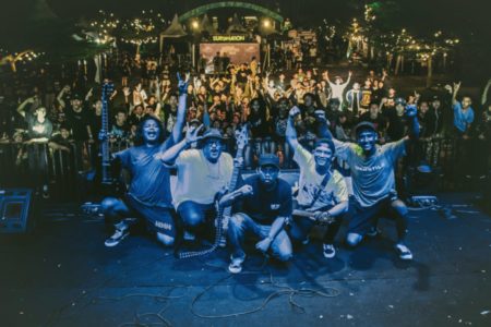 Lewat Panggung Borneo Kustom Land 2022, Lemon Djin Hibur Masyarakat Singkawang