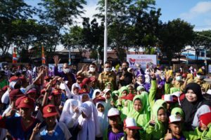 Sekitar 1.000 Siswa SD Ikut Sikat Gigi Massal di Pontianak, Edi Kamtono: Edukasi Anak Sejak Dini
