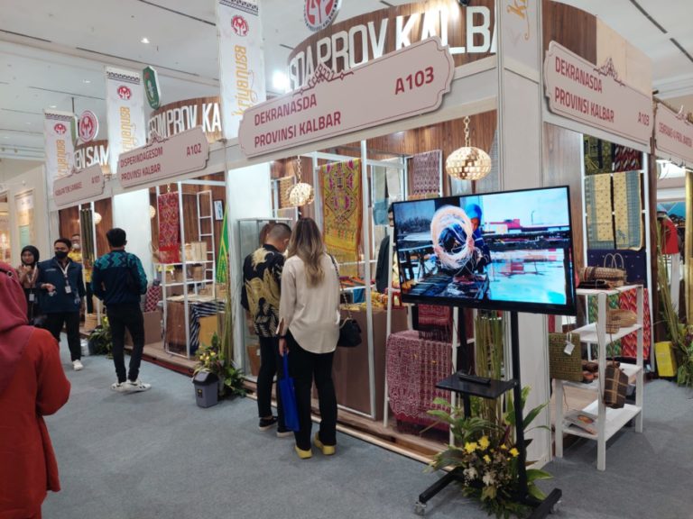 Sabet Tiga Penghargaan, Dekranasda Kalbar Berkibar di Event Akbar Kriyanusa 2022