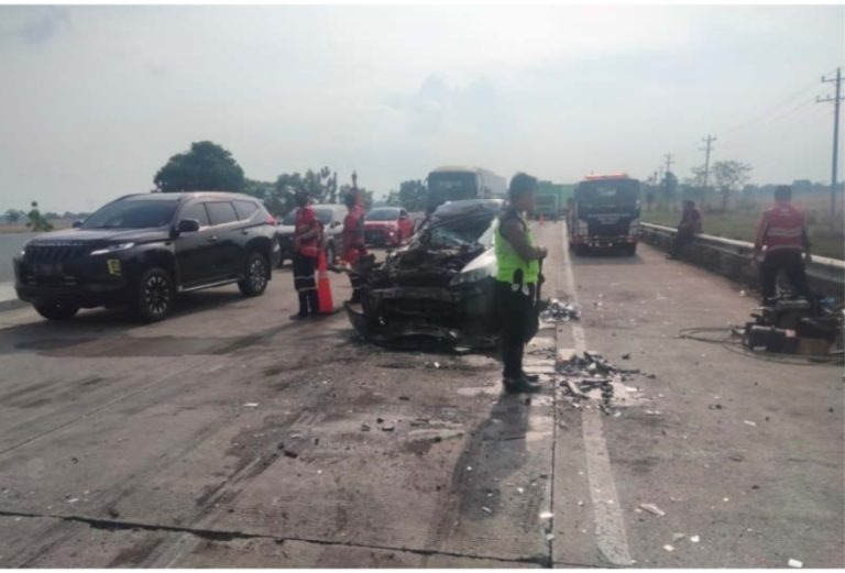 Anak Bungsu Jamintel Jadi Salah Satu Korban Kecelakaan Beruntun di Brebes Jateng