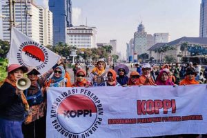 Unjuk Rasa di Patung Kuda, Ibu-ibu Suarakan Kegelisahan Soal Dapur