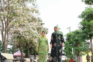 Gubernur Khofifah Ajak Masyarakat Nikmati Bunga Tabebuya di Jalanan Jombang