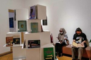 Menyelami Jejak Aksara Nusantara dalam Pameran Abhinaya Karya 2022
