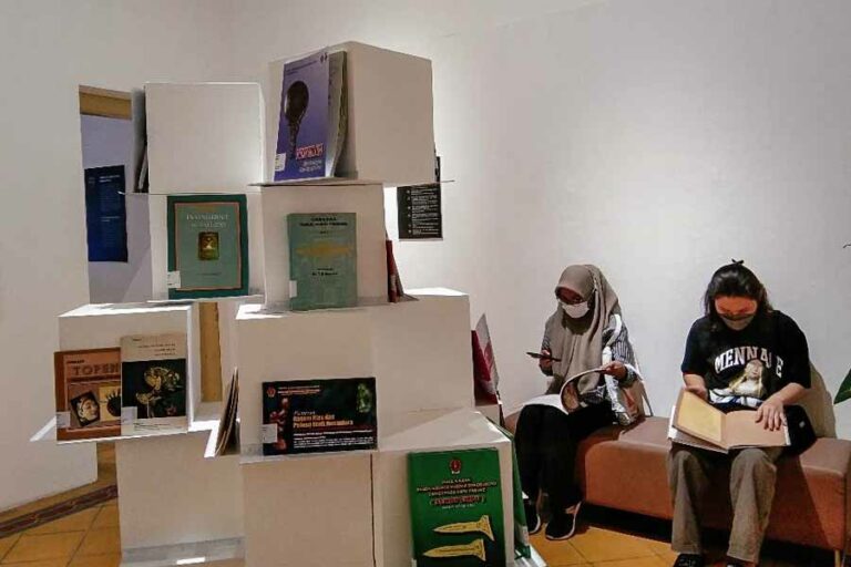 Menyelami Jejak Aksara Nusantara dalam Pameran Abhinaya Karya 2022