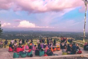 Berwisata ke Puncak Saka, Menikmati Kulon Progo dari Lantai Dua