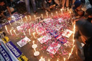 Cinta akan Sepak Bola, Ratusan Suporter Berbagai Tim Probolinggo Gelar Doa Bersama untuk Tragedi Kanjuruhan