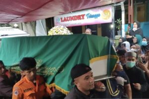 Usai 5 Hari Hanyut, Adzra Nabila Akhirnya Dimakamkan Dekat Rumah