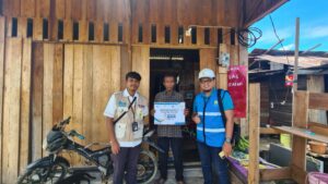 Pegawai PLN Donasikan Gajinya untuk Biaya Penyambungan Listrik 3.607 Keluarga Prasejahtera