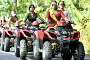 Hari Kedua Festival Lenggang Bali Pertiwi Dimeriahkan Parade 1.000 Kebaya