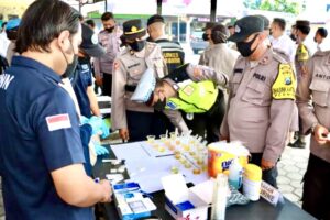 Ratusan Anggota Polresta Mojokerto Jalani Tes Urine