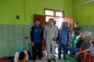 400 Orang Mengungsi, BPBD Blitar Belum Tahu Jumlah Ternak yang Hanyut
