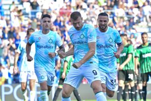 Edin Dzeko Cetak Brace, Inter Milan Kalahkan Sassuolo 2-1