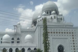 Gibran: Masjid Sheikh Zayed Tak Akan Gusur Rumah Warga