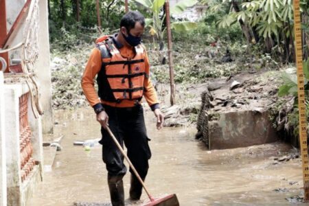 Seluruh Titik Banjir Surut, BPBD DKI Pastikan Pengungsi Sudah Kembali