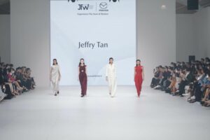Jakarta Fashion Week 2023, Kolaborasi Mazda dan Dua Perancang Busana Jeffry Tan dan Yosafat Dwi Kurniawan Berjudul “Soul of Motion”