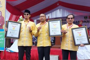 Membuat 1.000 Teh Telur di Taman Jam Gadang, Pemkot Bukittinggi Raih Rekor MURI