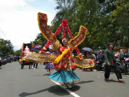 Menoreh Tourism Festival Pecahkan Rekor MURI Geblek Terpanjang dan Parade Budaya