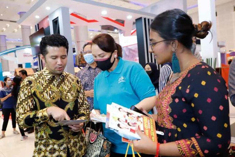 Kunjungi Jatim Fair, Delegasi EAROPH Kagumi Keunikan Batik Jawa Timur