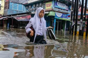 Selama Musim Hujan, Sekolah harus Siapkan Kegiatan Belajar Alternatif