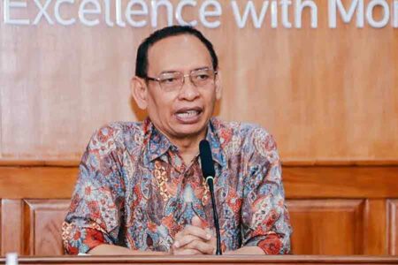 Rektor Universitas Airlangga Prof Dr Moh Nasih SE MT Ak