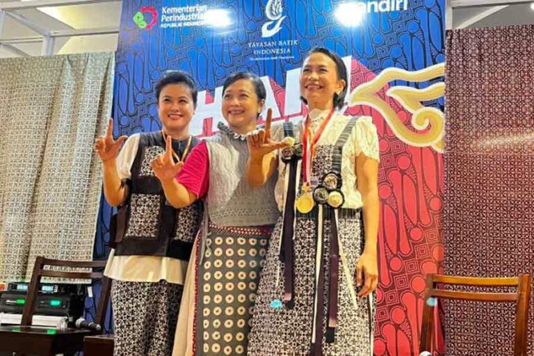 Hari Batik Nasional 2022, Makin Meriah dengan Rekor MURI hingga Pameran