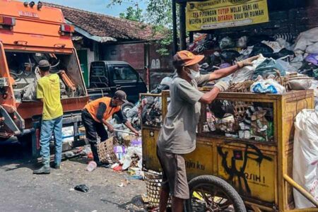 Jangan Nyampah Meskipun 3.180 Petugas Kebersihan Dikerahkan Pemprov DKI di Malam Tahun Baru