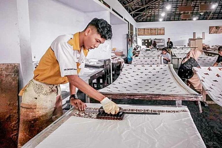 Bikin Bangga, Batik Sasambo Karya Siswa SMKN 5 Mataram ini Tembus Mancanegara