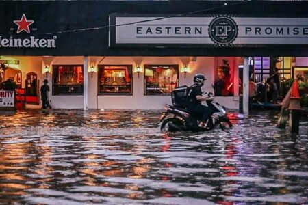 Banjir Jakarta Terus Meluas, 21 RT Banjir dan 11 Ruas Jalan Tergenang