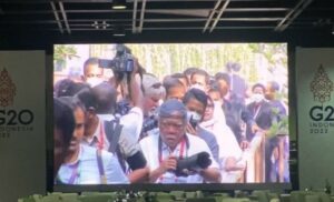 Menteri PUPR Bak Fotografer Handal Salurkan Hobi Bidik Jokowi di Taman Hutan Raya (Tahura) Ngurah Rai