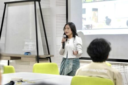 Prilly Mengajar di UGM, Jelaskan Relasi Media dengan Selebritas
