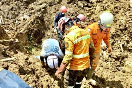 Tim SAR Berhasil Evakuasi 2 Jenazah Terkubur Tanah Sedalam 7 Meter