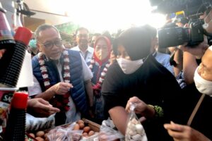 Kunjungi Pasar Bukateja Purbalingga, Mendag: Alhamdulillah Harga Stabil dan Murah