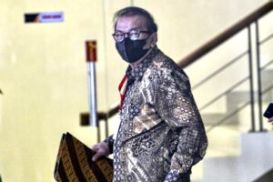 Soekarwo Jelaskan Pergub Bantuan Keuangan Daerah Saat Diperiksa KPK