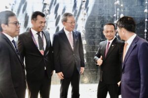 Dukung Industri EV dan Pembangunan IKN, Bahlil Minta Posco Percepat Investasi Baja