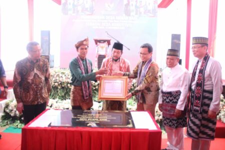 Pertama di Pulau Kalimantan, MK Kukuhkan Desa Mekarsari Sebagai Desa Konstitusi