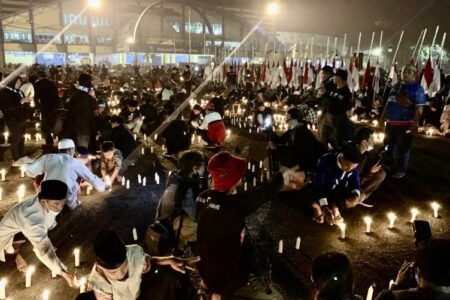 Peringati 40 Hari Korban Tragedi Kanjuruhan, Ribuan Aremania Doa Bersama