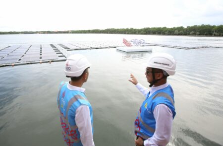 Menko Luhut Resmikan PLTS Terapung Milik PLN di Nusa Dua Bali, Jelang KTT G20