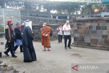 Pemimpin Agama Dunia Peserta Forum R20 Kunjungi Situs Candi Kimpulan di Komplek UII Yogyakarta