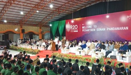 Peserta Forum Agama R20 Temui Ribuan Santri Pandanaran Sleman, Ketum Pengurus Besar PBNU: Ini Membanggakan!