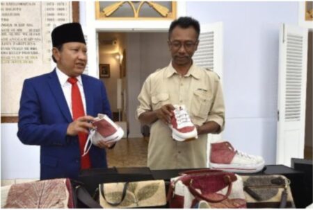 Produk UKM Kerajinan Sepatu Sutra Berdayakan Disabilitas Pastikan Tampil di KTT G20