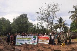 Tanam 115 Pohon Bakau, Pemuda Kaimana Gandeng TNI dan Polri Lestarikan Lingkungan Hidup di Kawasan Air Tiba Krooy