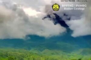 Gunung Merapi Kembali Keluarkan Awan Panas ke Arah Barat Daya