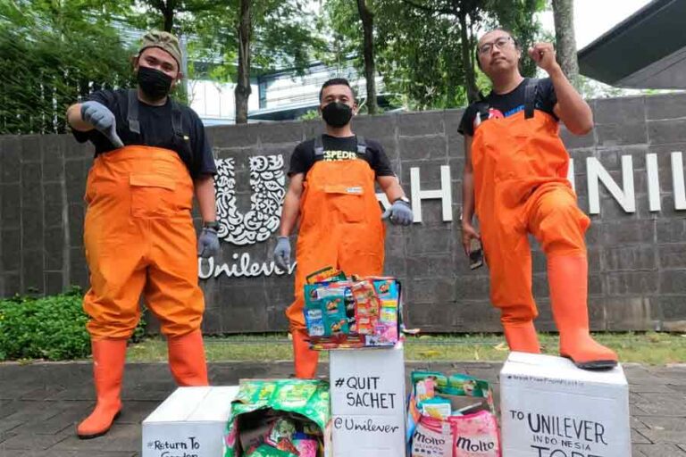 Aktivis Lingkungan Minta Komitmen Unilever untuk Stop ‘Tsunami’ Sampah