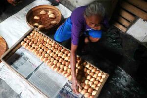 Kue Kolmbeng, Roti Murah Meriah Peninggalan Zaman Kolonial kue kolmbeng