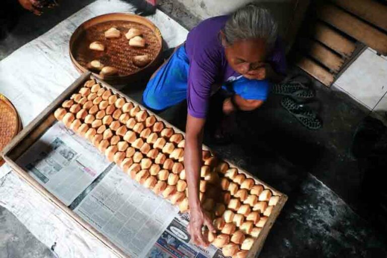 Kue Kolmbeng, Roti Murah Meriah Peninggalan Zaman Kolonial kue kolmbeng