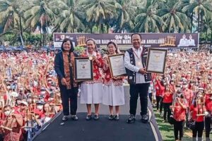 Ribuan Pelajar dan Orang Tua Rayakan Hari Angklung Sedunia di Alun-alun Jember