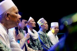 Rayakan Dies Natalis, Stikosa-AWS Gelar Gebyar Sholawat Nabi