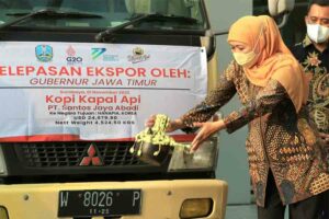 Dukung Pelaku Usaha Tembus Pasar Dunia, Khofifah Lepas Ekspor Senilai 1,46 Juta Dollar AS ke Empat Negara