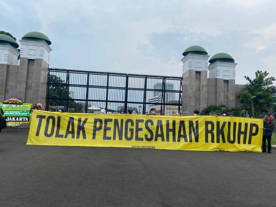 Temukan 17 Pasal Bermasalah di RKUHP, AJI Menggelar Aksi di Berbagai ...